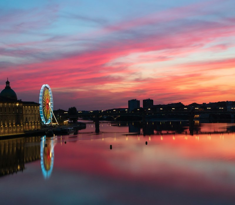 The Garonne in Toulouse at a pink sunset