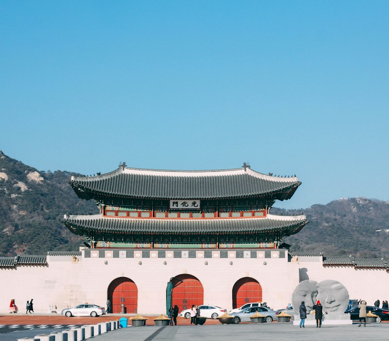 Gyeongbokgung Palace with the mountains of Seoul behind