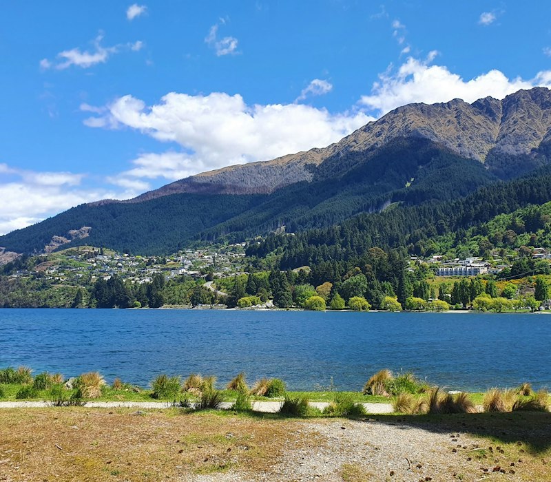 Queenstown and its lake under blue skies