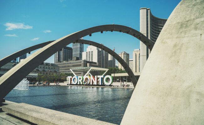 The Toronto sign and city skyline