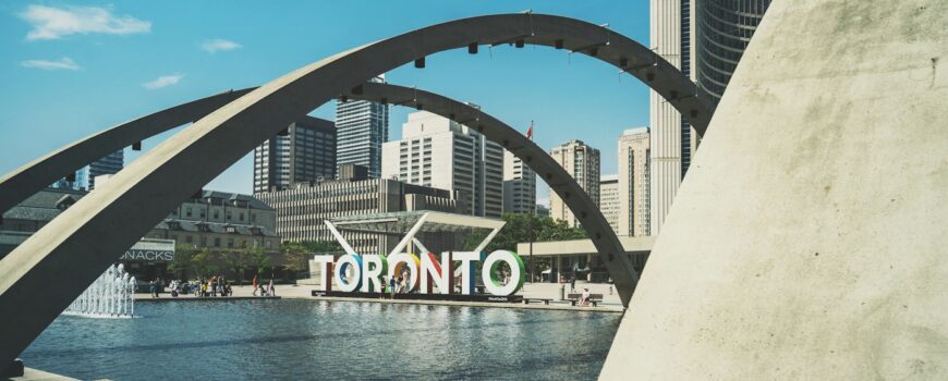 The Toronto sign and city skyline