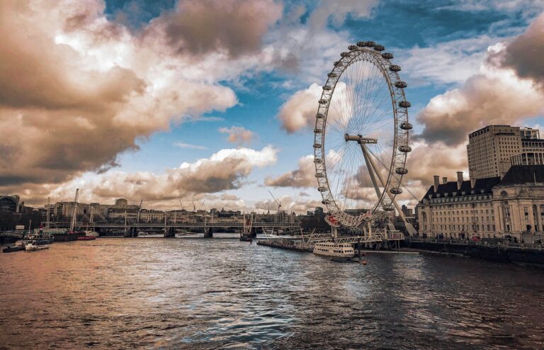How to Apply for a UK Visitor Visa for Under 18s from Pakistan