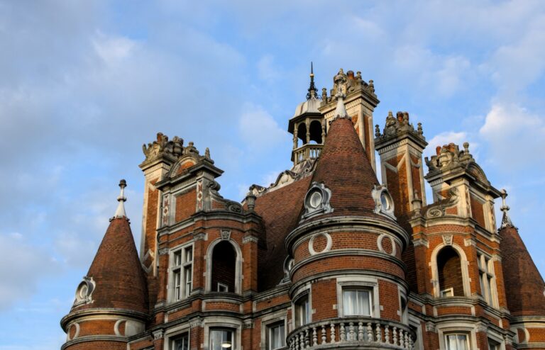 Are UK Universities Still Accepting Pakistani Students for 2027? How to Choose One That Will Issue Your CAS